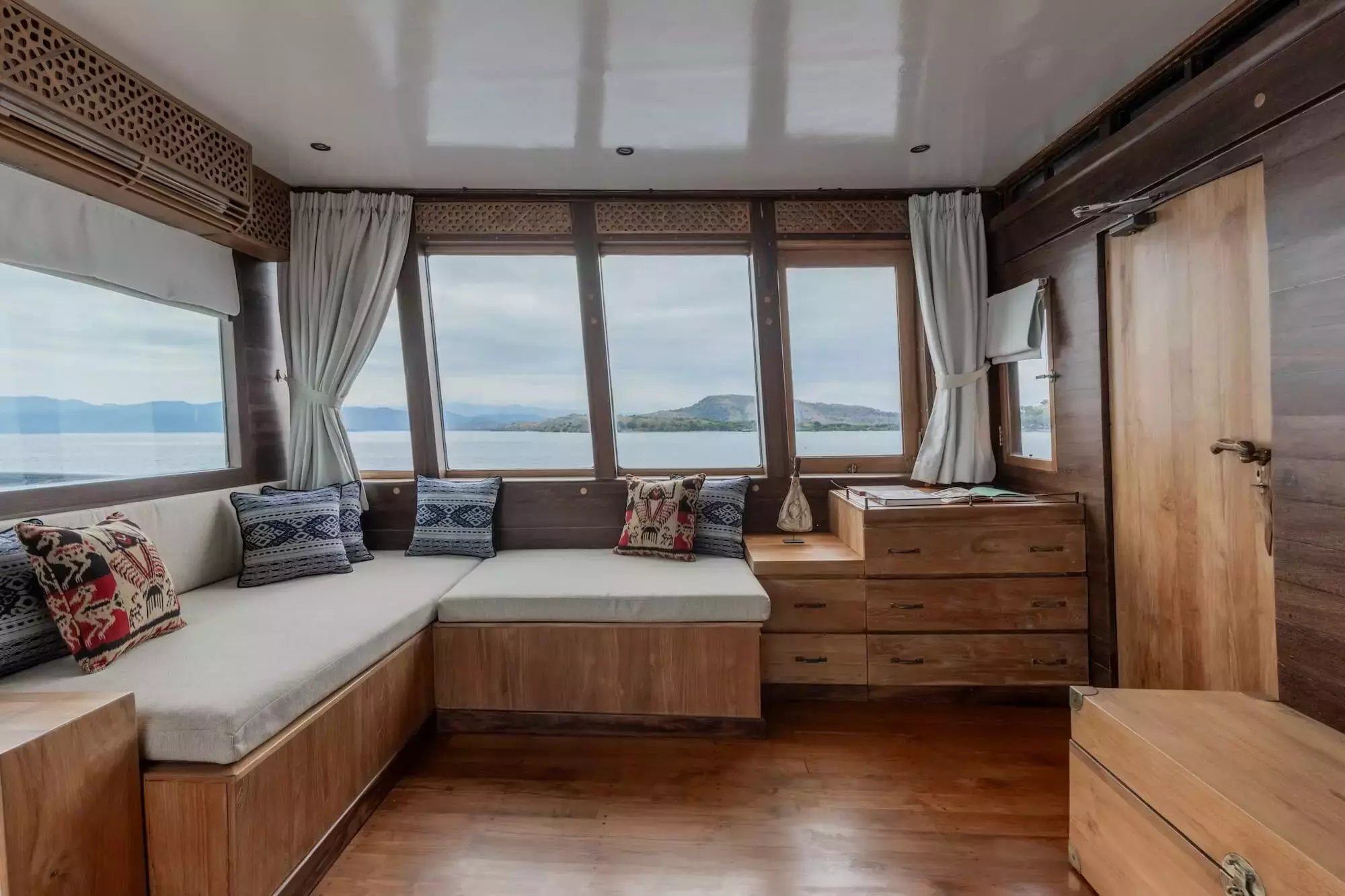 El Aleph by Konjo Boat Builders – Private Motor Sailer Charter in Bali – Special Offer at Boatcrowd