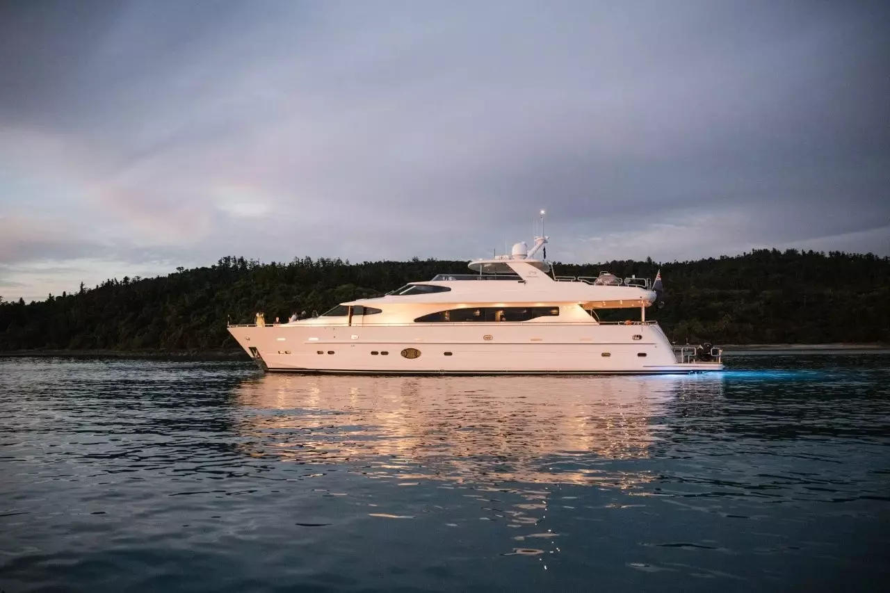 Encore by Horizon – Private Motor Yacht Charter in Cairns – Special Offer at Boatcrowd