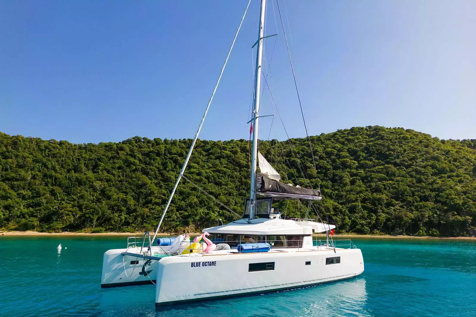 Boat Rental and Yacht Charter at the best yachting destinations around the world