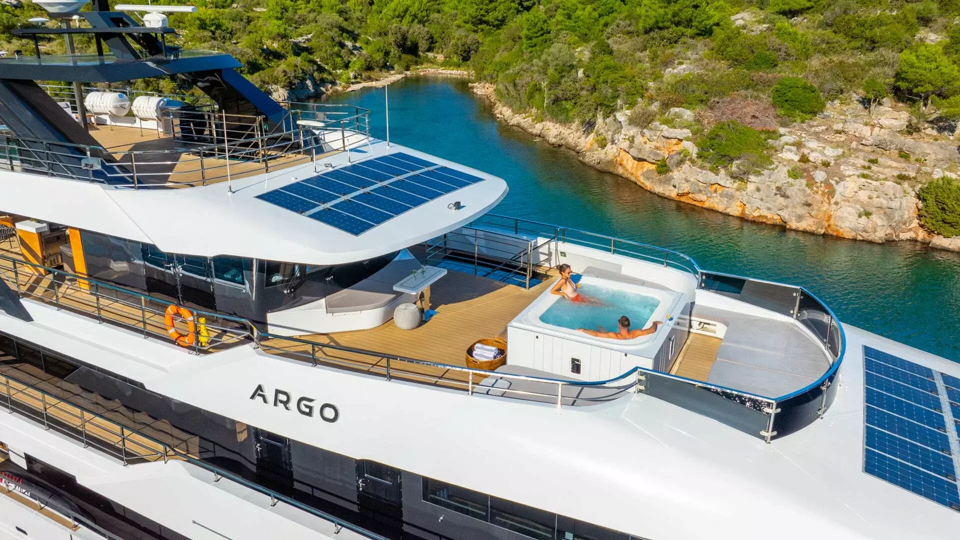Boat Rental and Yacht Charter at the best yachting destinations around the world