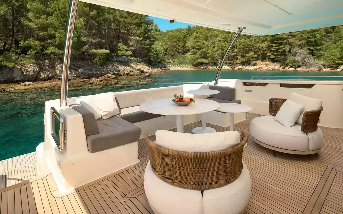 Damari by Ferretti - Special Offer for a private Superyacht Charter in Sicily with a crew