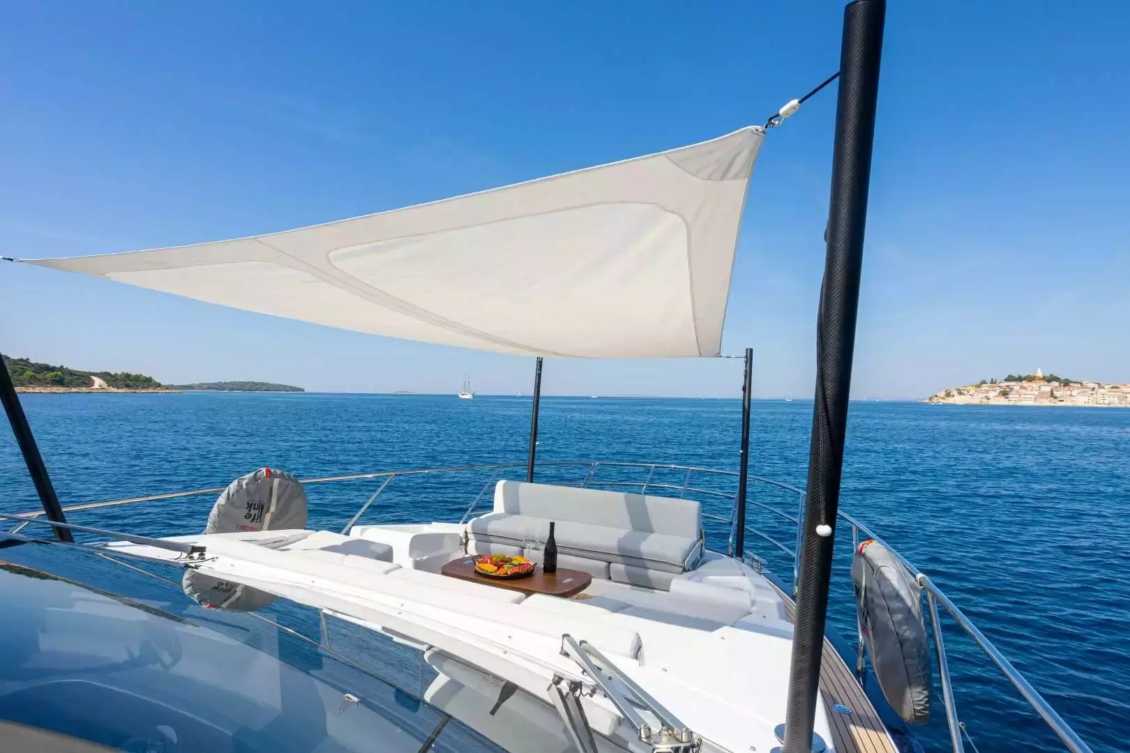 Genesis by Azimut – Private Motor Yacht Charter in Rogoznica – Special Offer at Boatcrowd