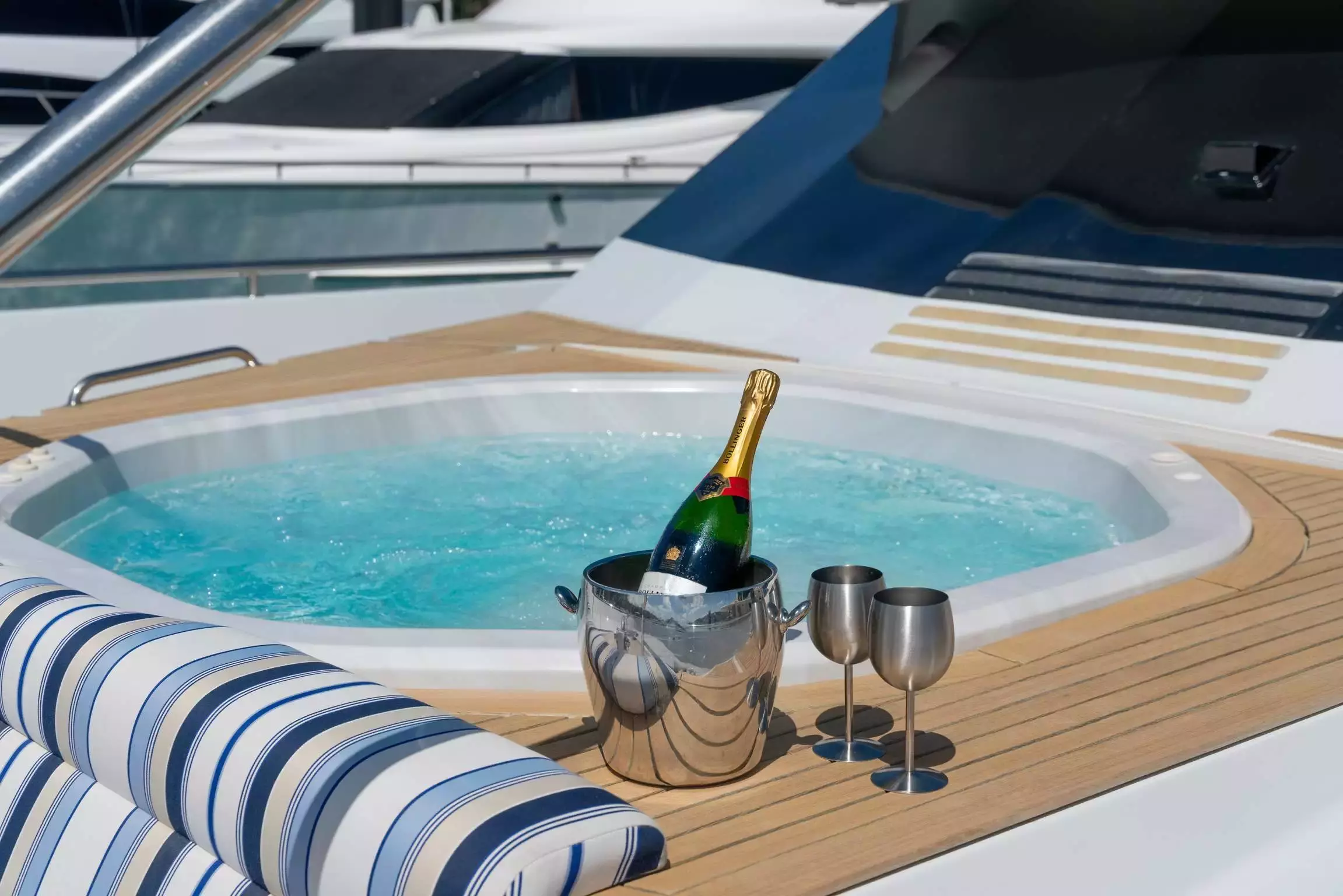 Shorething by Lloyds Ships - Top rates for a Charter of a private Motor Yacht in New Zealand