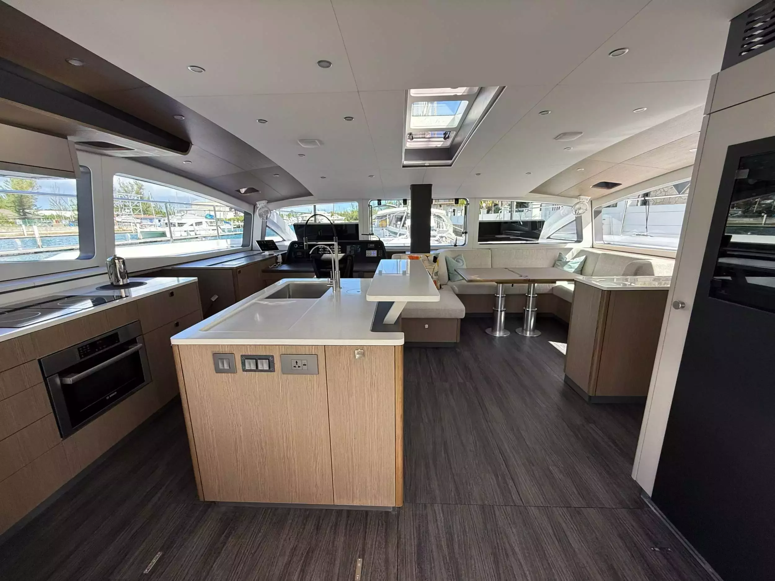 Boat Rental and Yacht Charter at the best yachting destinations around the world