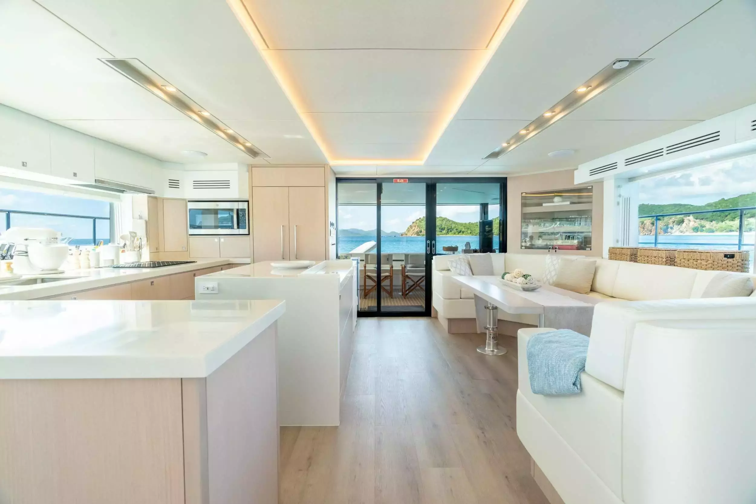 Boat Rental and Yacht Charter at the best yachting destinations around the world