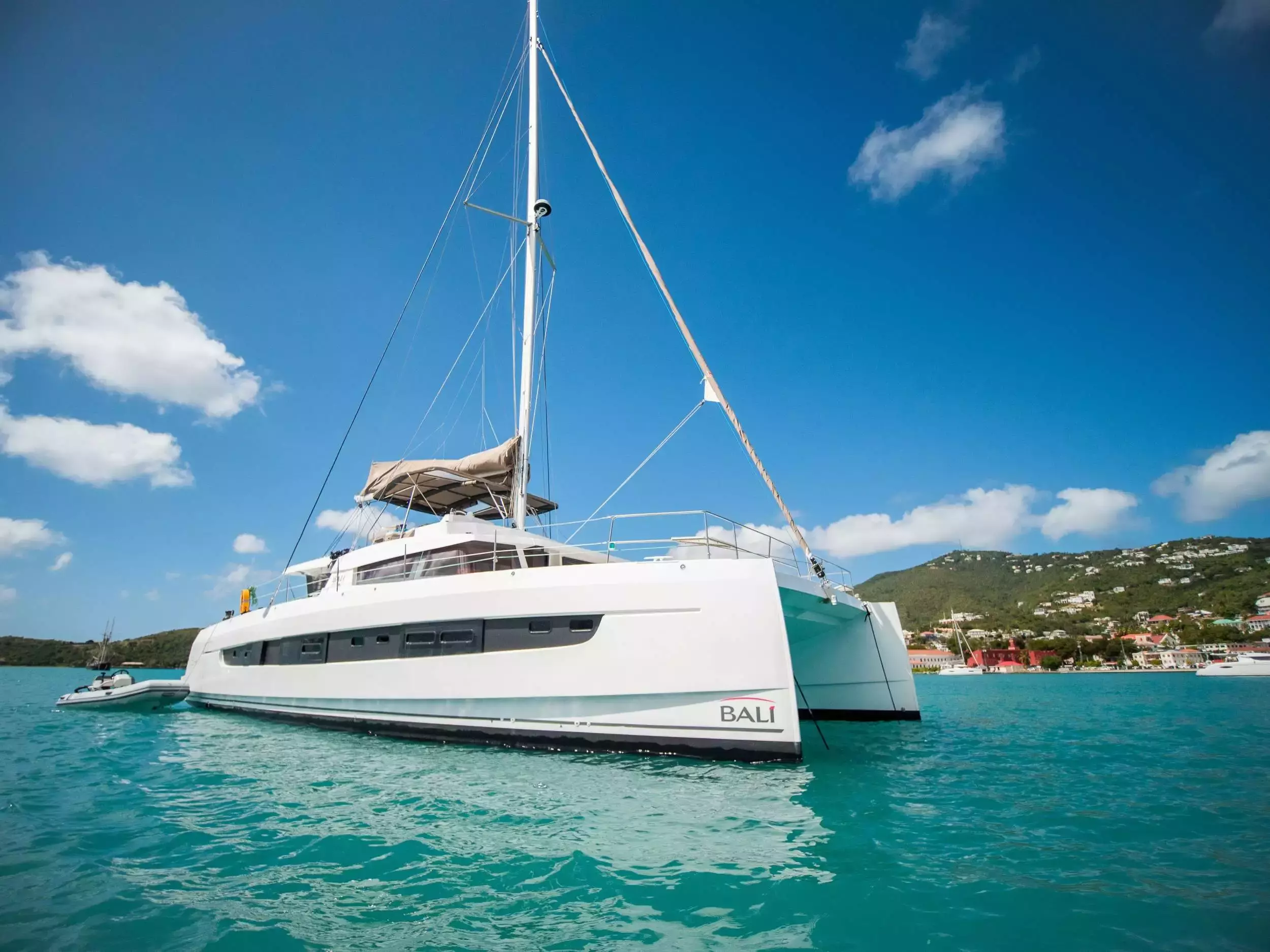 Boat Rental and Yacht Charter at the best yachting destinations around the world