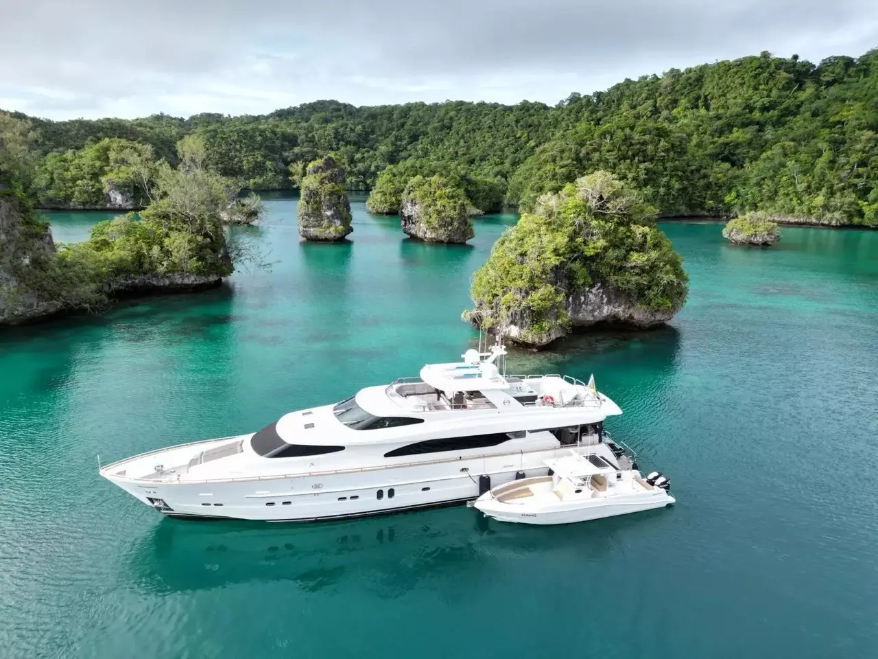 Triple 888 by Horizon - Special Offer for a private Motor Yacht Charter in Viseisei with a crew