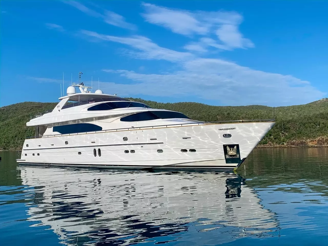 Triple 888 by Horizon - Special Offer for a private Motor Yacht Charter in Viseisei with a crew