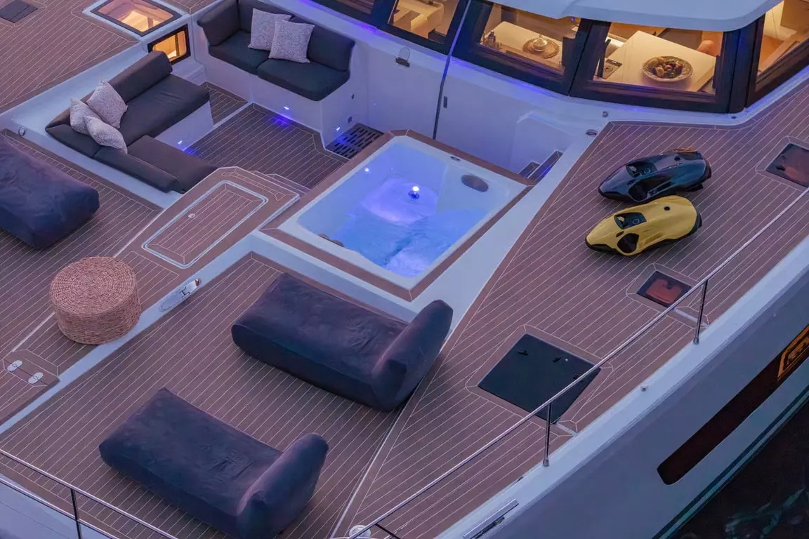 Boatcrowd