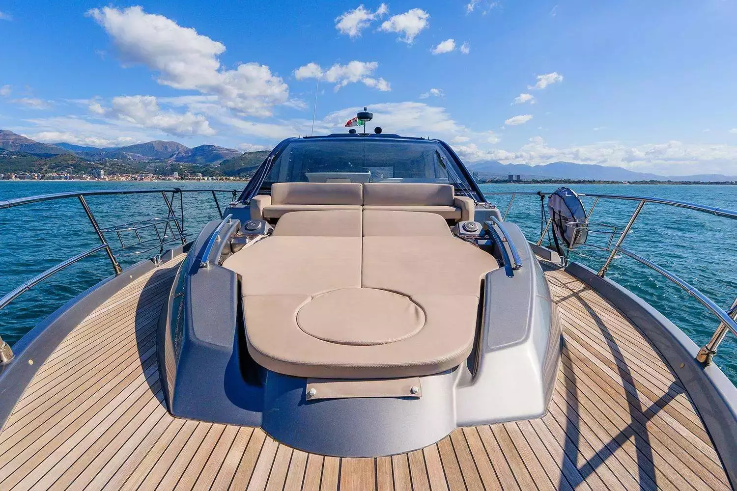 Boatcrowd