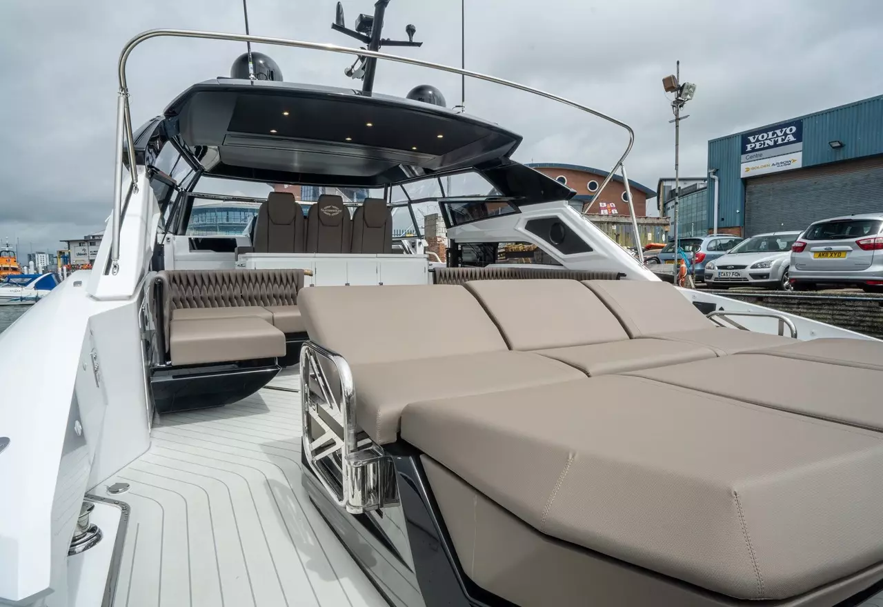 Boat Rental and Yacht Charter at the best yachting destinations around the world