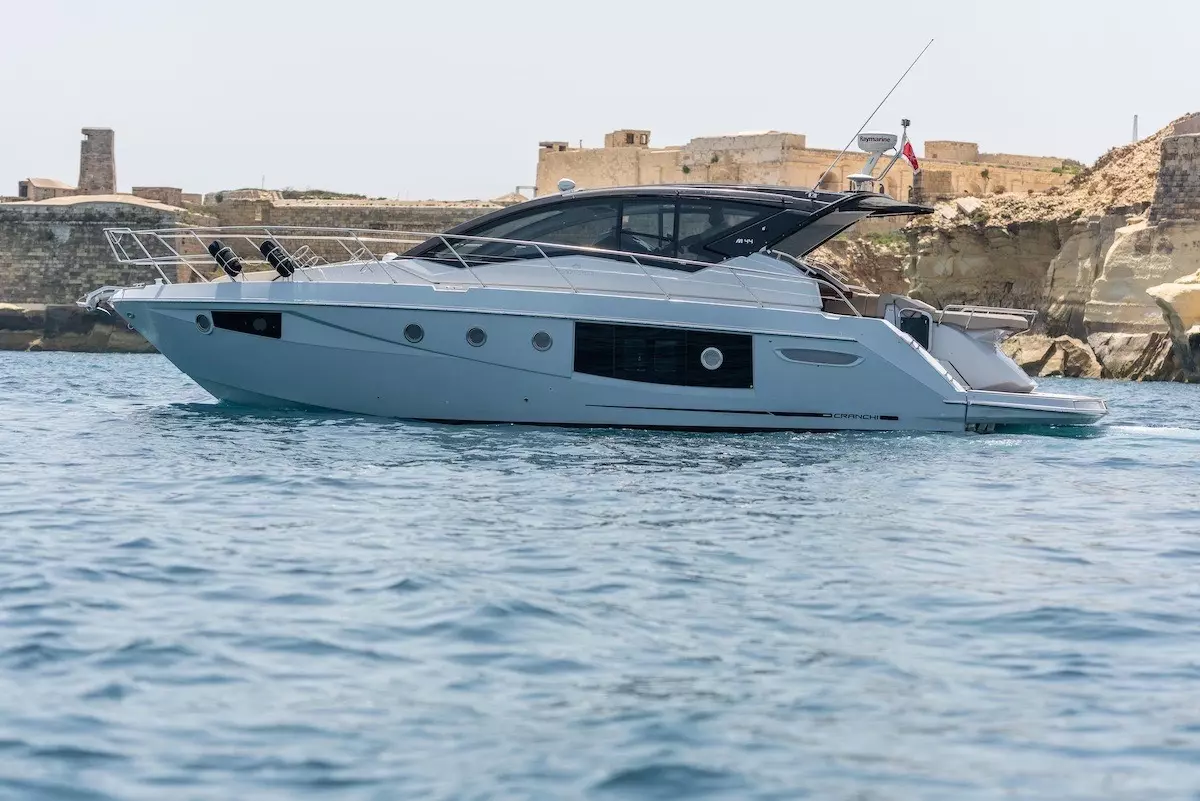 Boat Rental and Yacht Charter at the best yachting destinations around the world