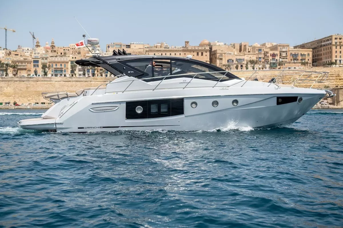 Boat Rental and Yacht Charter at the best yachting destinations around the world