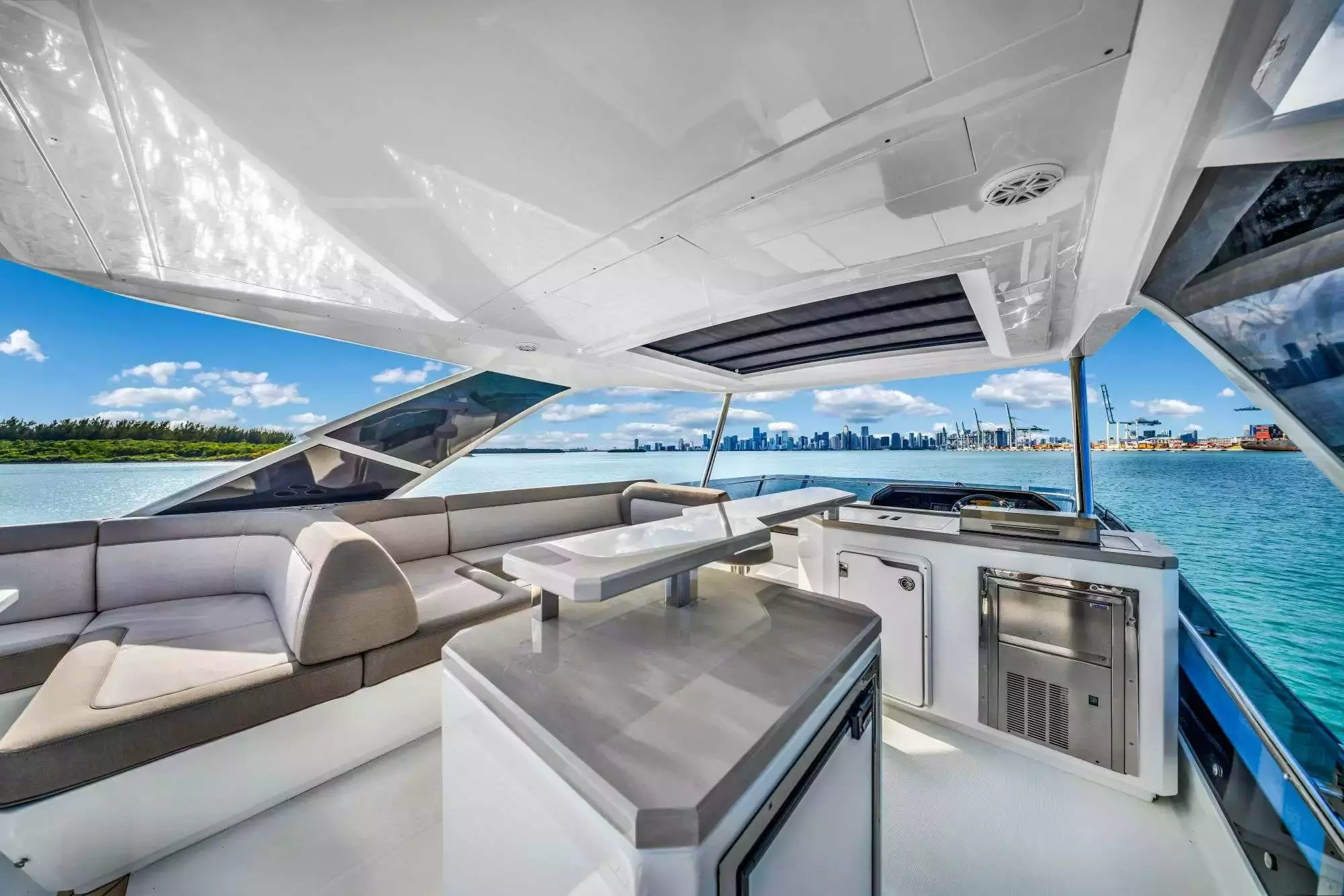 Optimus Prime by Galeon - Special Offer for a private Motor Yacht Charter in Freeport with a crew