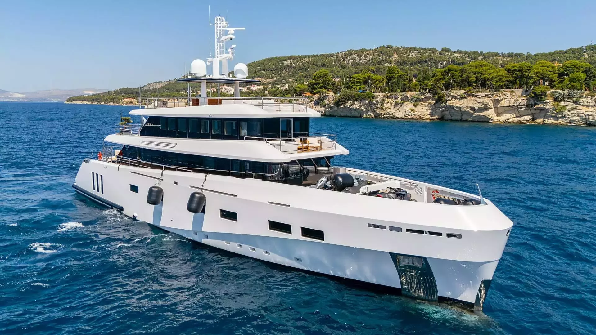 Boat Rental and Yacht Charter at the best yachting destinations around the world