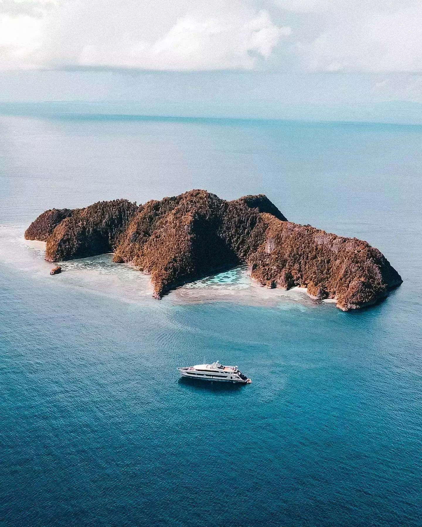 Boat Rental and Yacht Charter at the best yachting destinations around the world