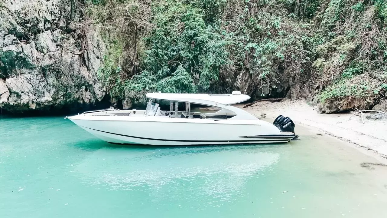 Boat Rental and Yacht Charter at the best yachting destinations around the world