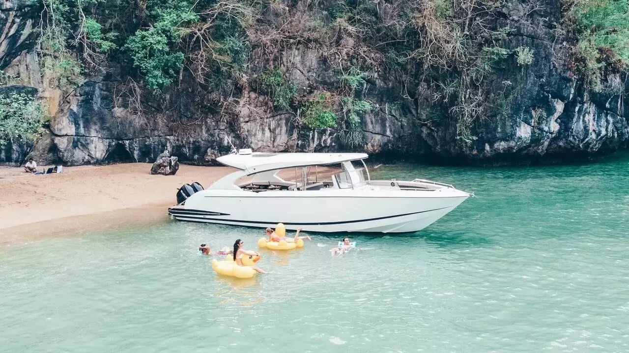 Boatcrowd