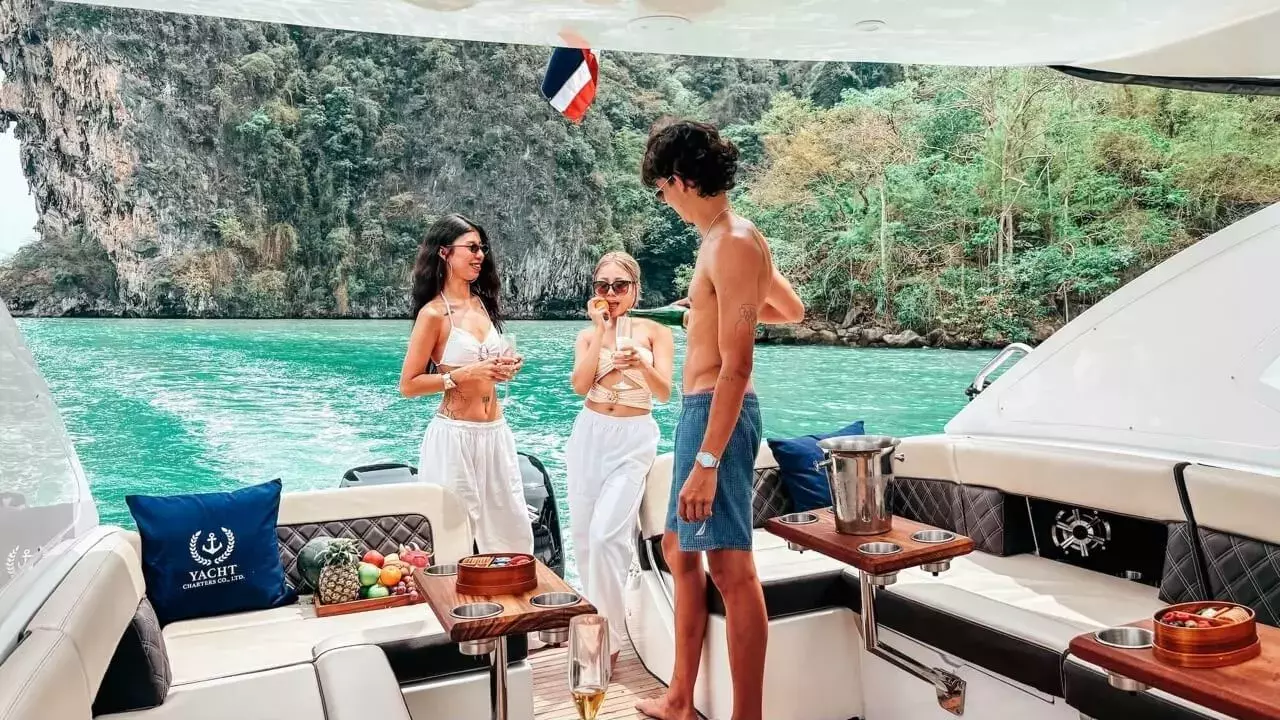 Boatcrowd