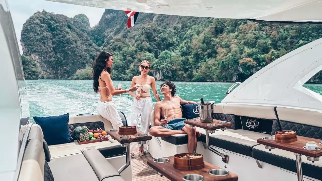 Boatcrowd