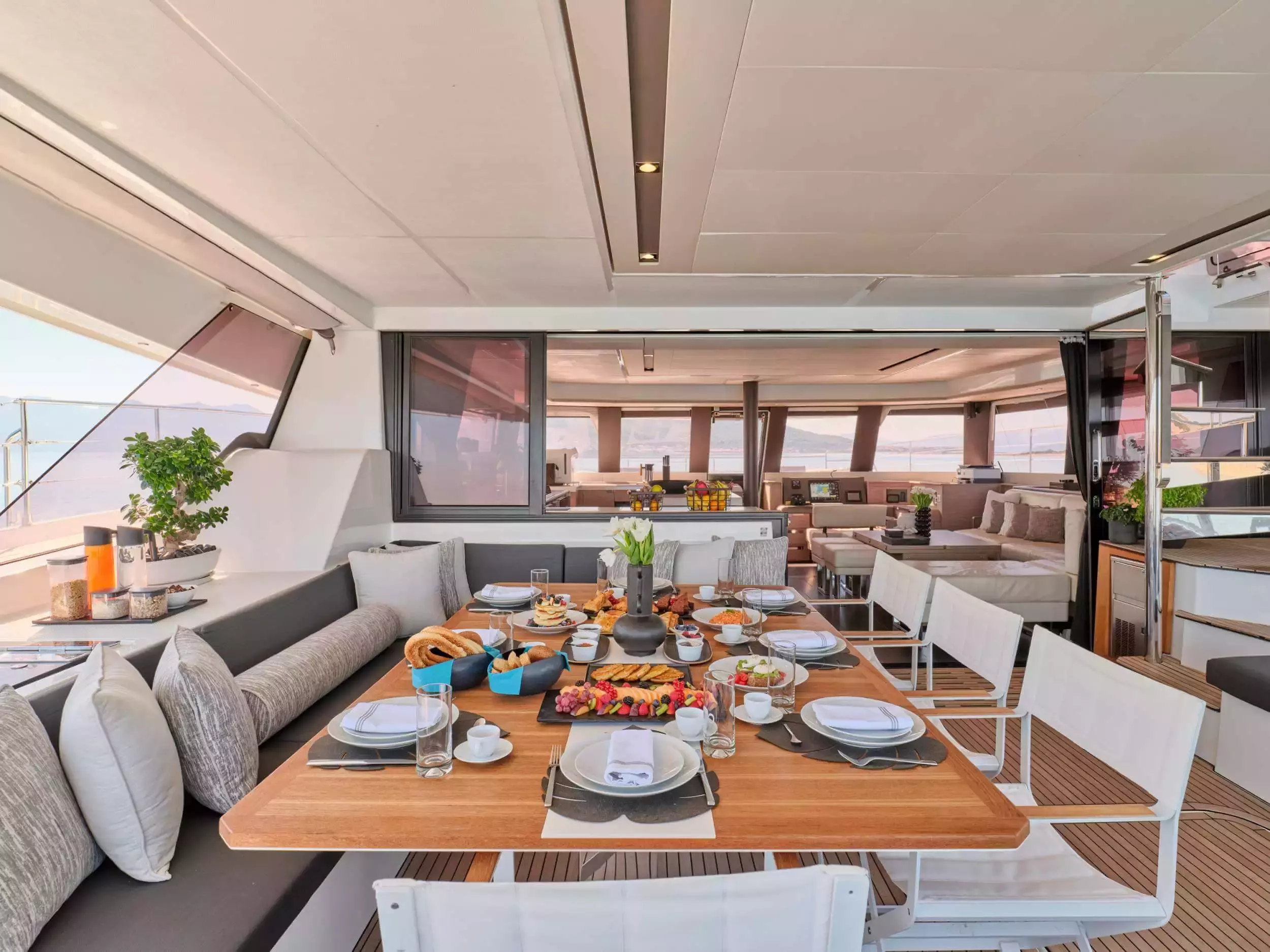 Boat Rental and Yacht Charter at the best yachting destinations around the world