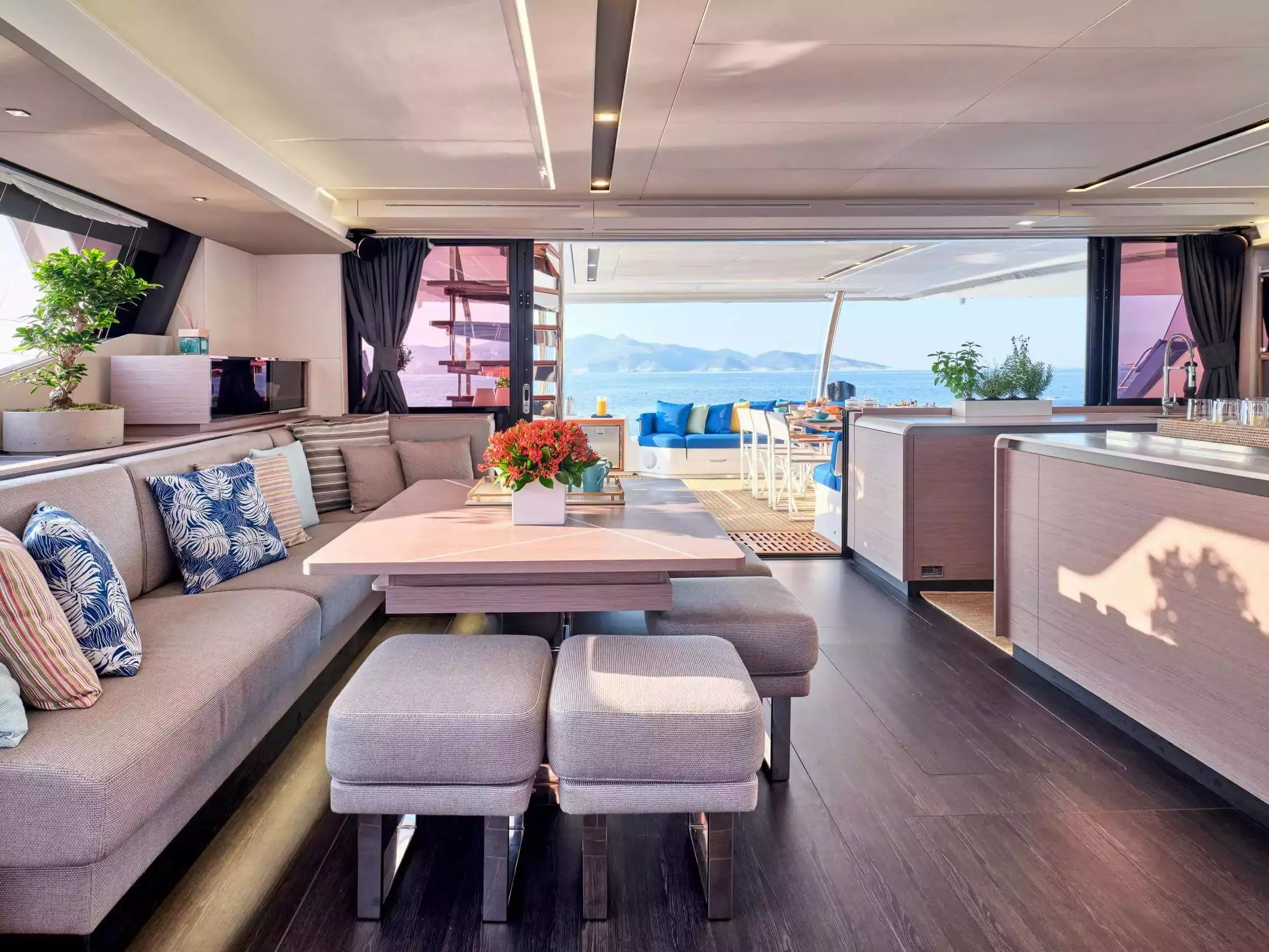 Boat Rental and Yacht Charter at the best yachting destinations around the world