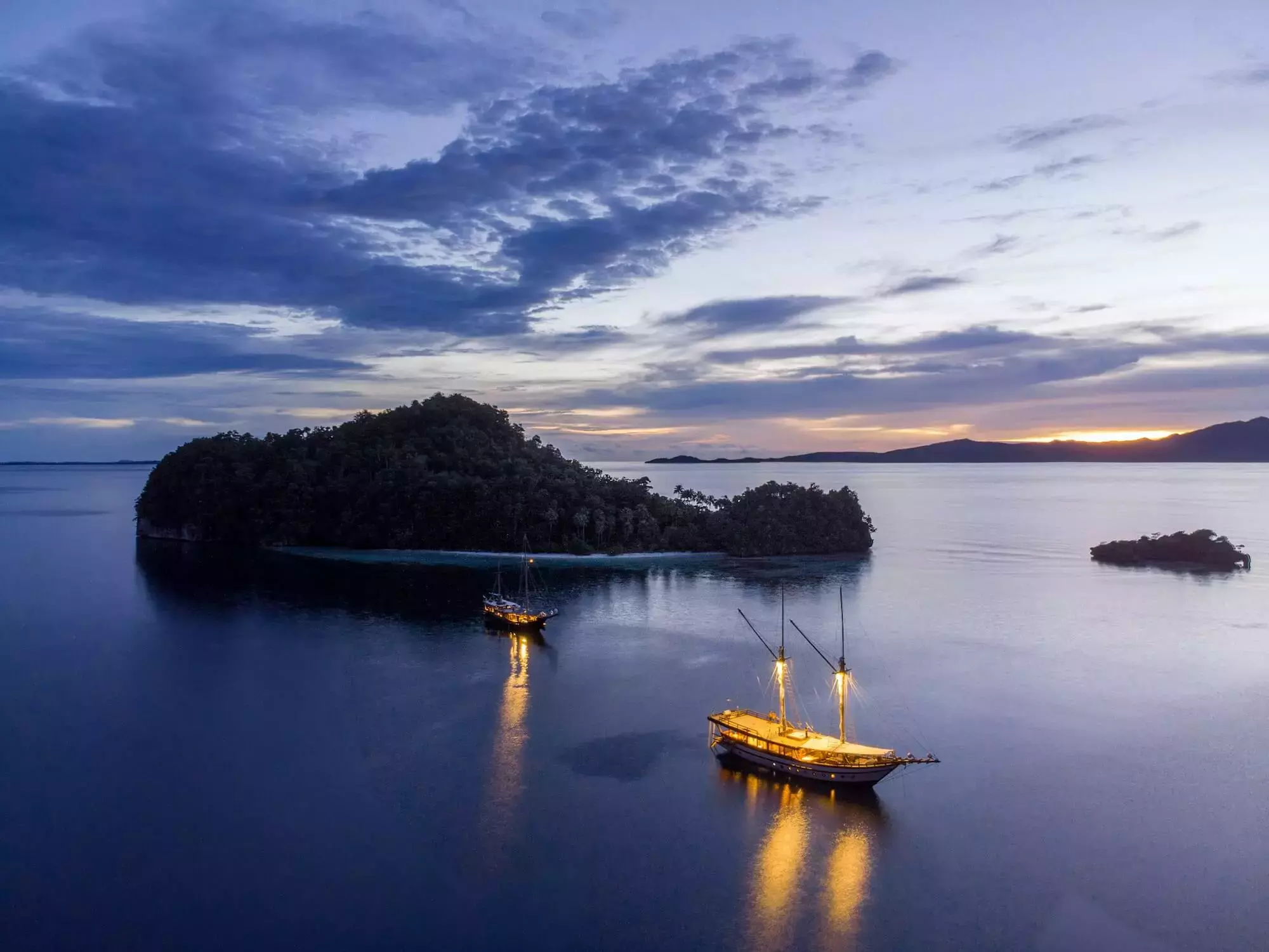 Senja by Yann Martinie – Special Offer on Private Motor Sailer Rental