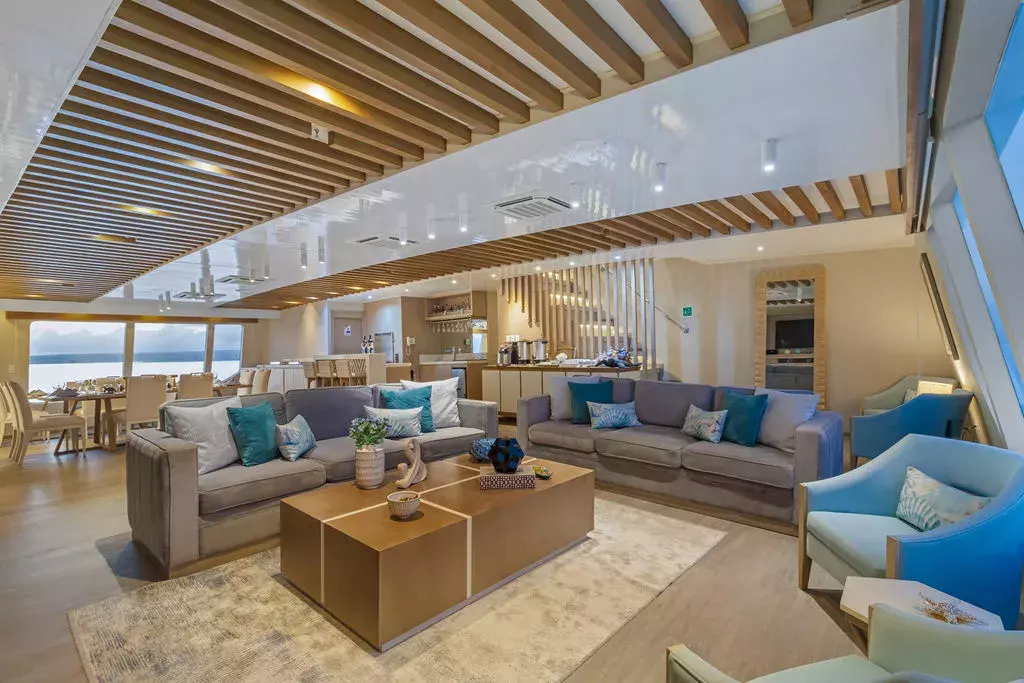 Endemic by Custom Made – Special Offer on Private Motor Yacht Rental