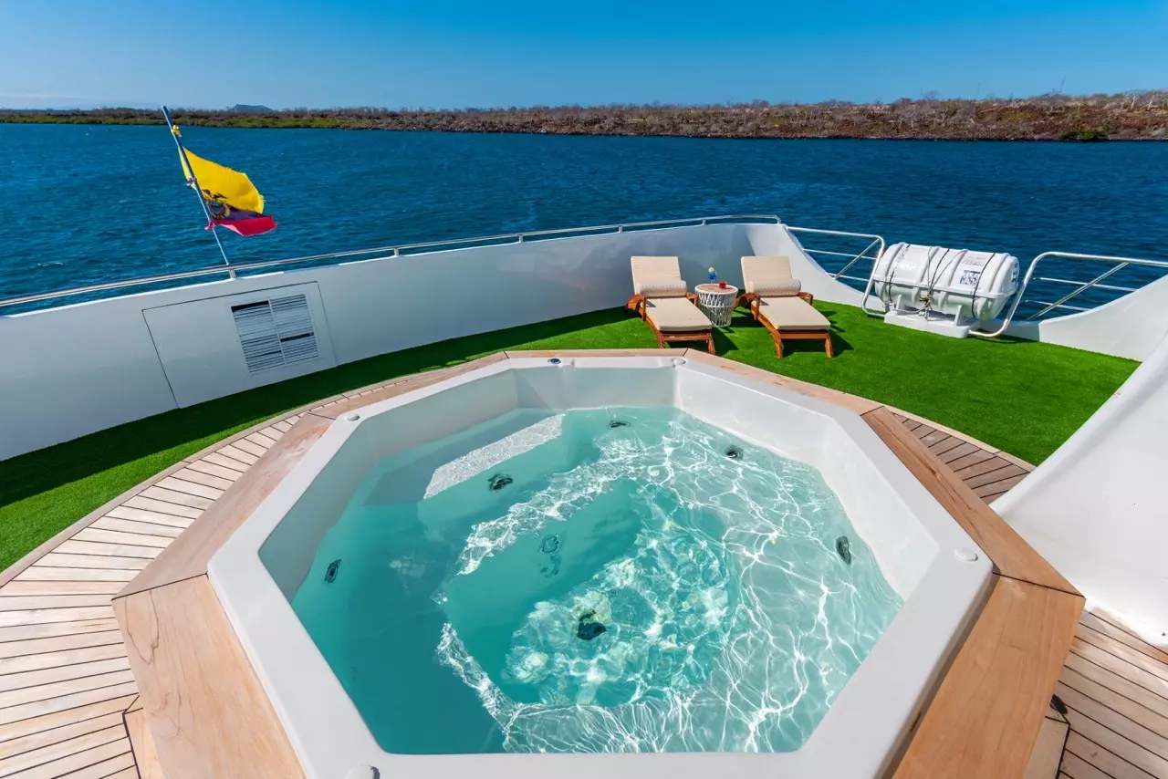 Ocean Spray by Custom Made – Special Offer on Private Motor Yacht Rental