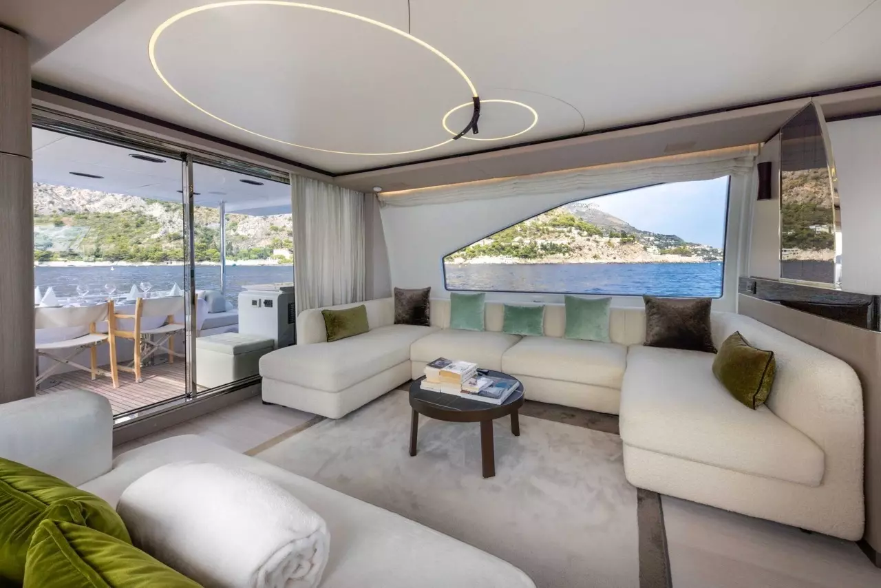 Atlantis by Azimut – Private Motor Yacht Charter in Cap DAil – Special Offer at Boatcrowd