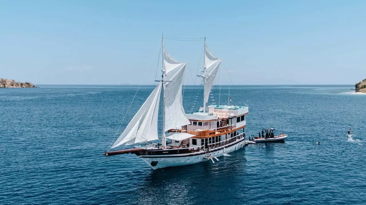 Kayra by Phinisi – Special Offer on Private Motor Sailer Rental