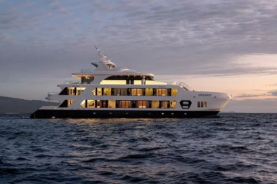 Hermes Catamaran by Custom Made – Special Offer on Private Luxury Catamaran Rental