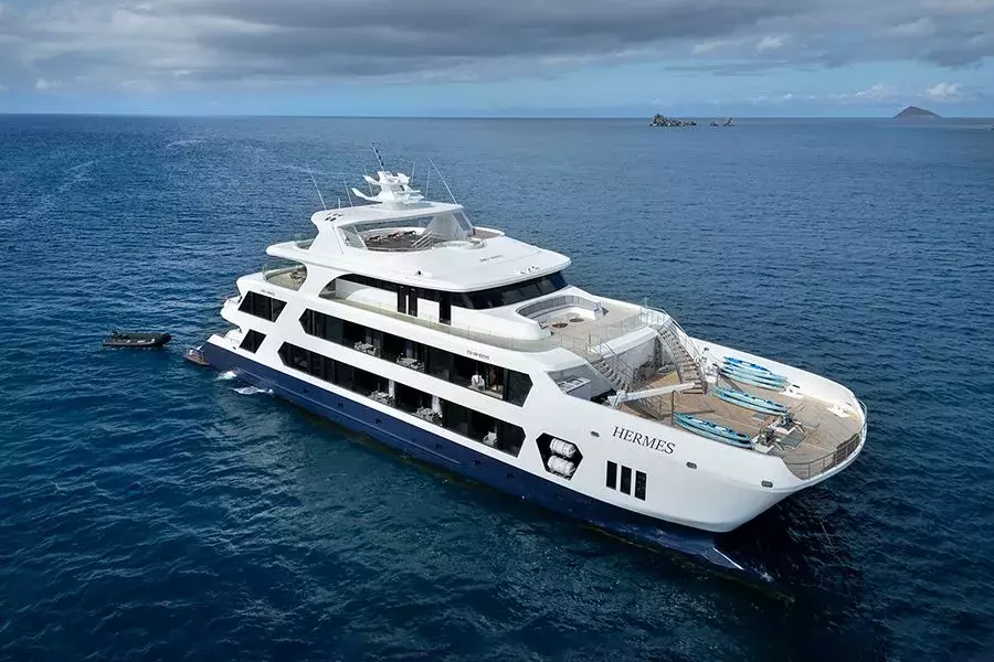 Hermes Catamaran by Custom Made – Special Offer on Private Luxury Catamaran Rental