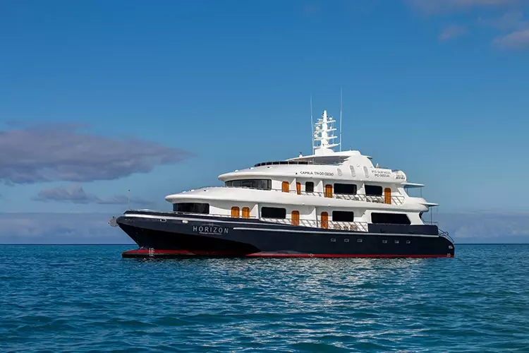 Galapagos Horizon by Lyman Morse – Special Offer on Private Motor Yacht Rental