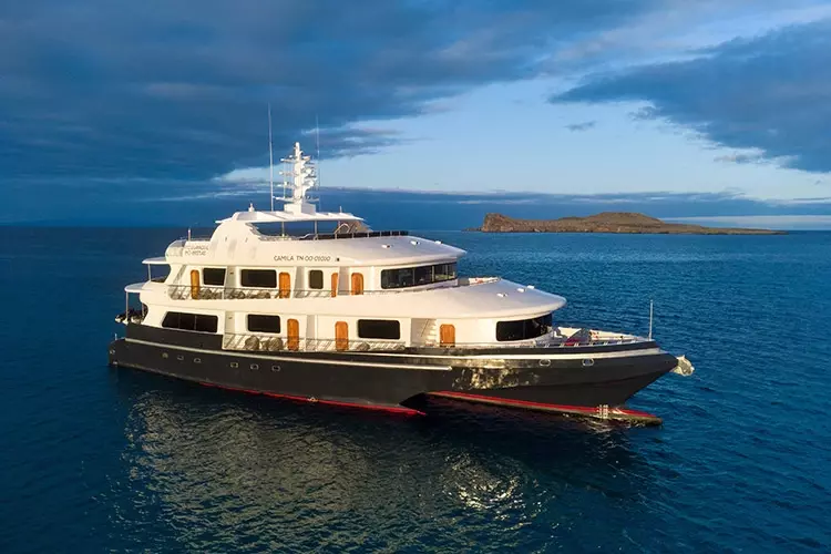 Galapagos Horizon by Lyman Morse – Special Offer on Private Motor Yacht Rental