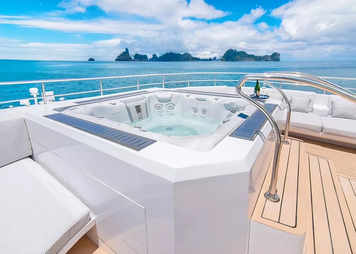 Galapagos Tribute by Tecnavin – Special Offer on Private Superyacht Rental