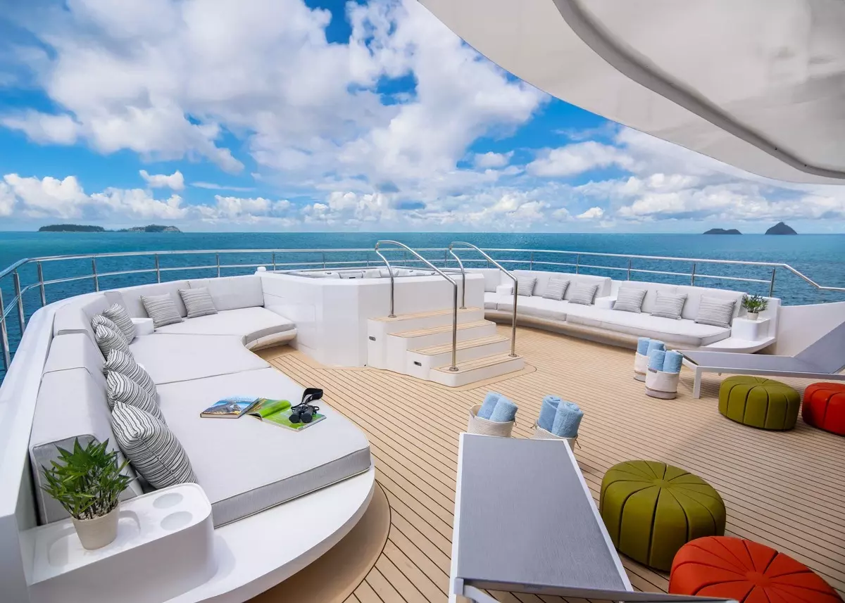 Galapagos Tribute by Tecnavin – Special Offer on Private Superyacht Rental