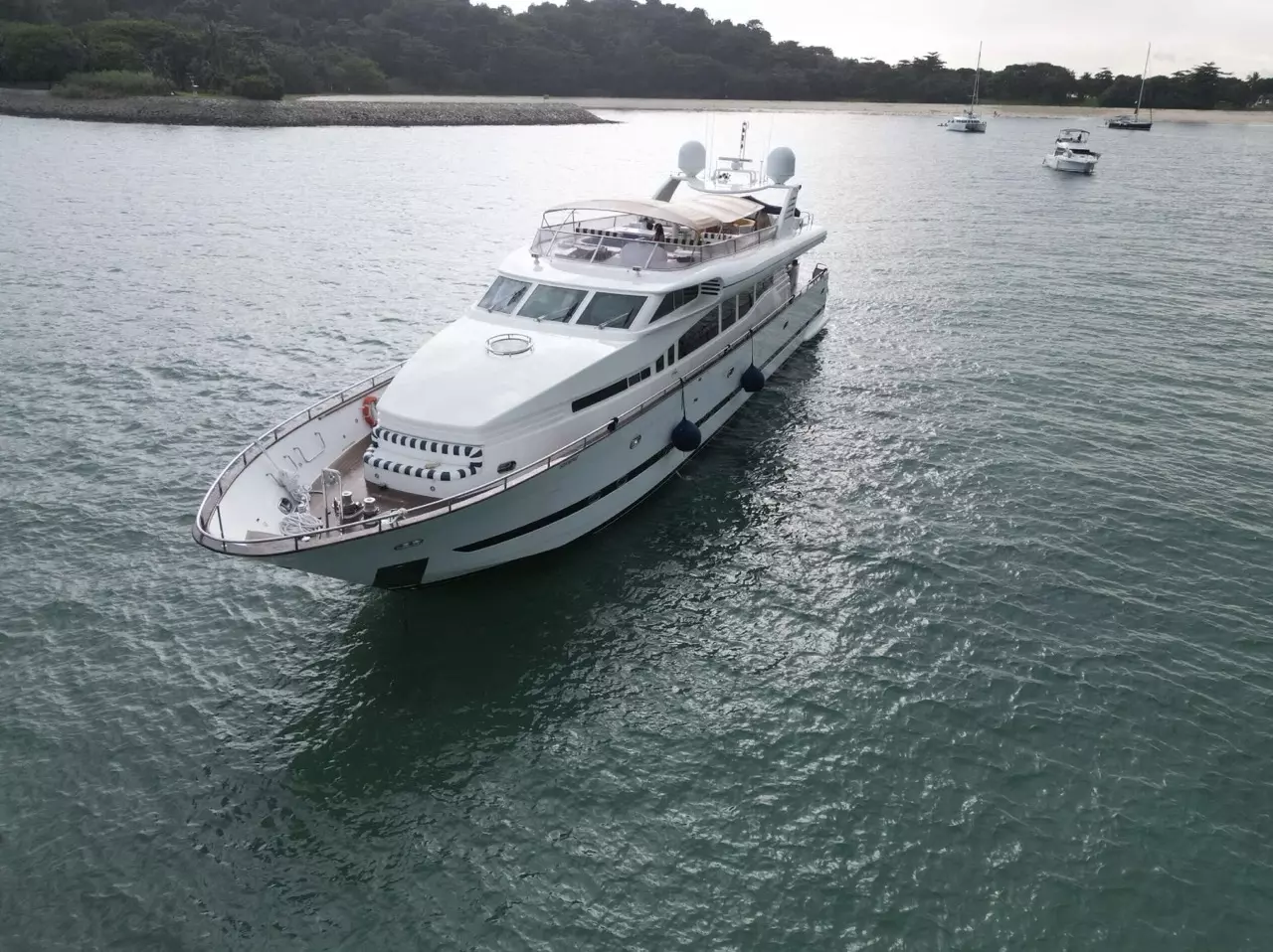 Leviathan 8 by Horizon – Special Offer on Private Motor Yacht Rental