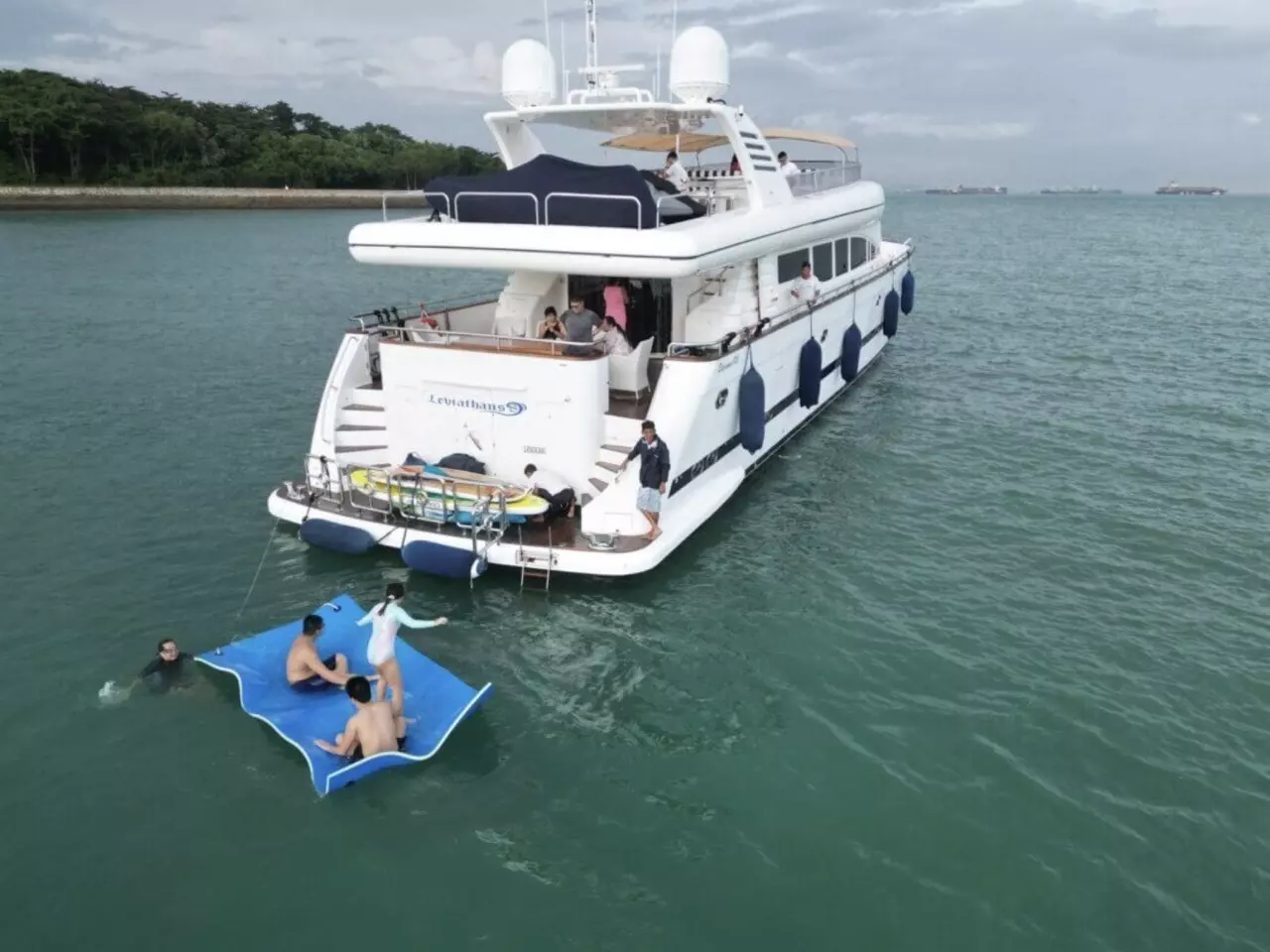 Leviathan 8 by Horizon – Special Offer on Private Motor Yacht Rental