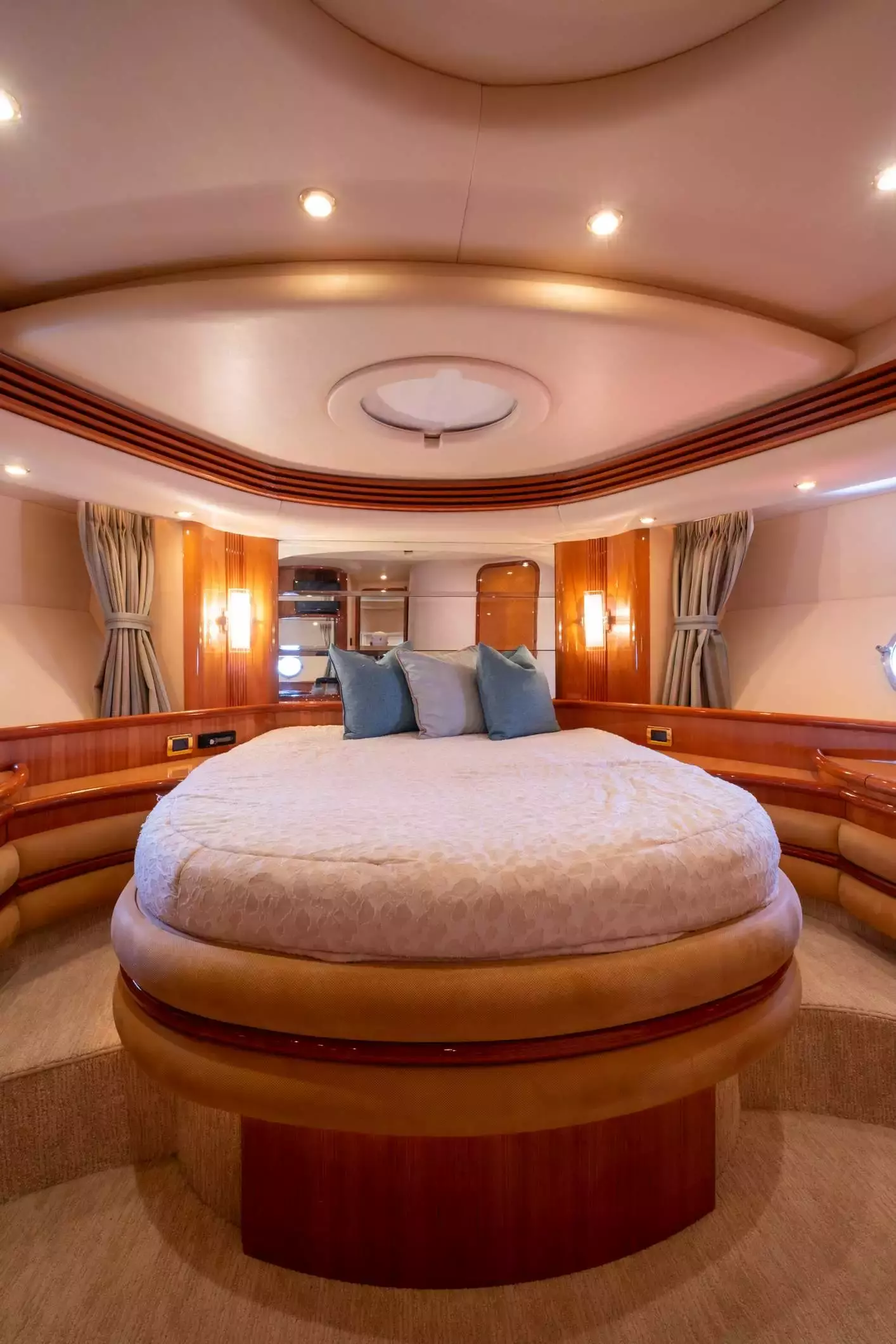 Victoria PR by Azimut – Special Offer on Private Motor Yacht Rental