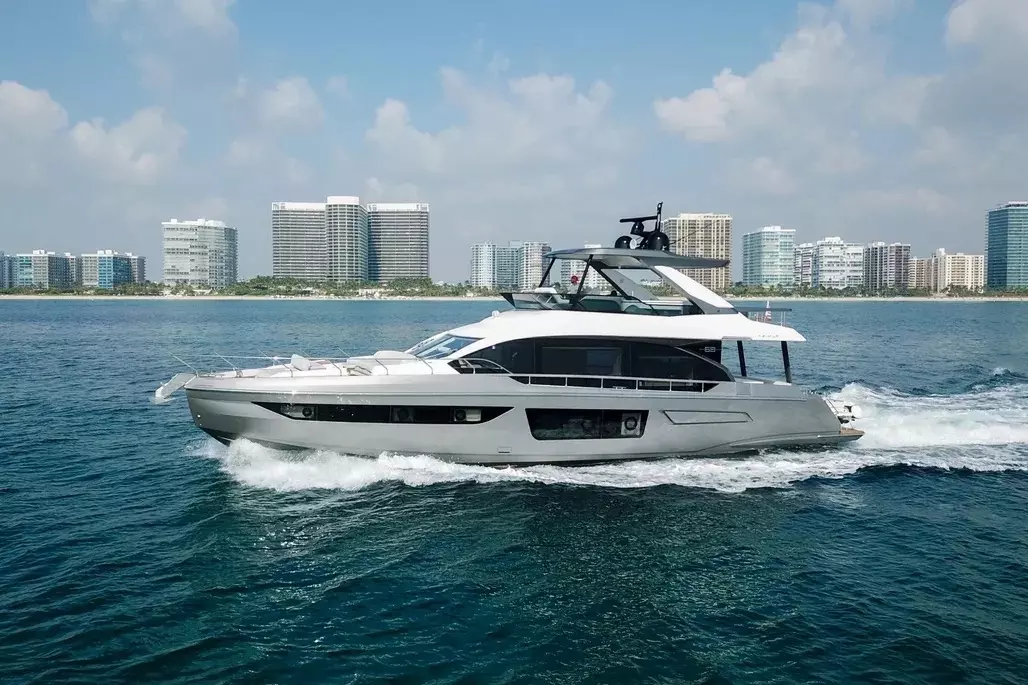 Spysea by Azimut – Private Motor Yacht Charter in Newport – Special Offer at Boatcrowd