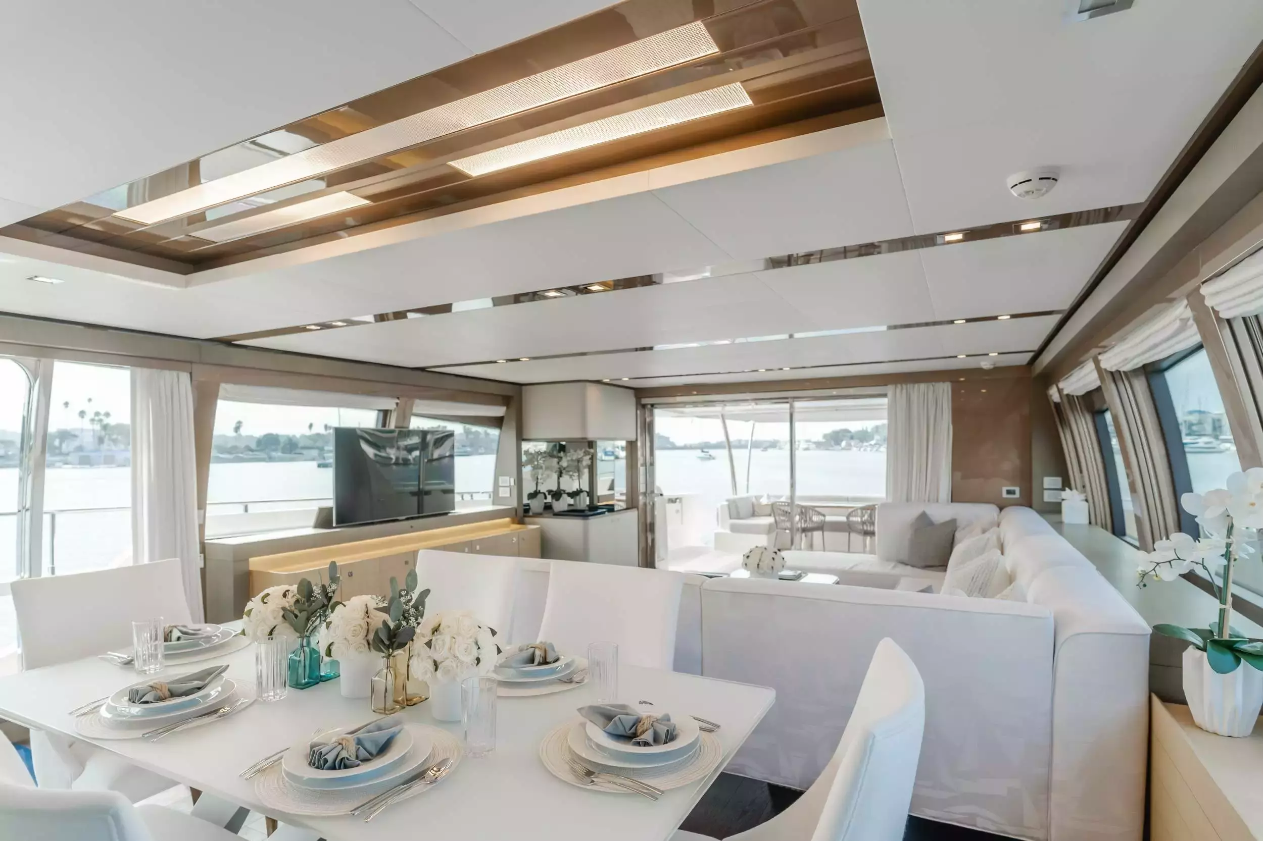 Sol Shine by Ferretti – Private Motor Yacht Charter in Newport – Special Offer at Boatcrowd