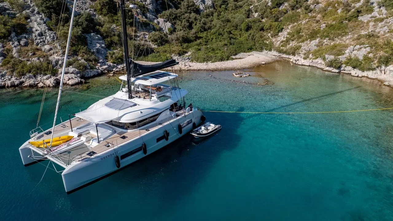 Agenda 55 by Lagoon – Special Offer on Private Sailing Catamaran Rental