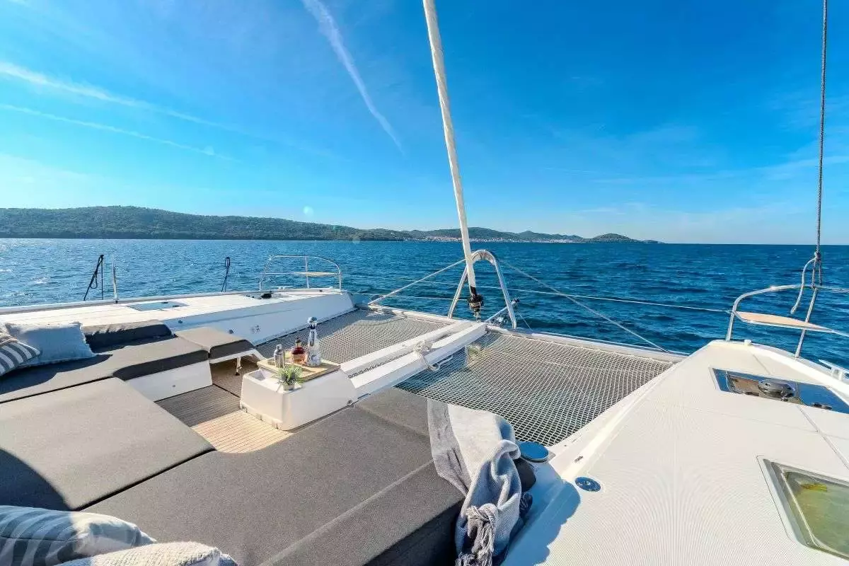 Black Caviar by Lagoon – Special Offer on Private Sailing Catamaran Rental