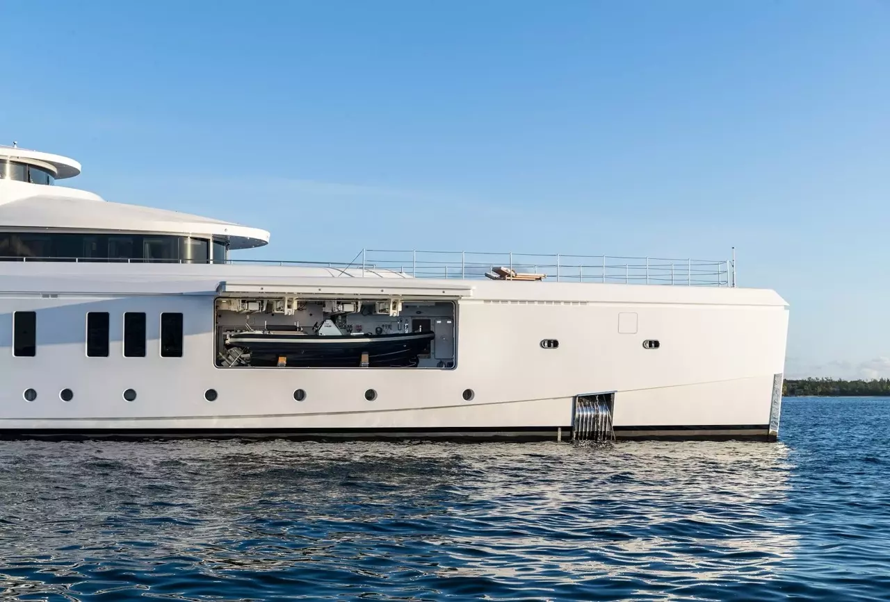 Calex by Benetti – Special Offer on Private Superyacht Rental