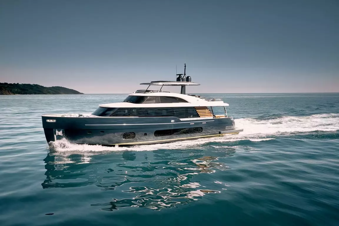 Blue Eyes by Azimut – Private Motor Yacht Charter in Sardinia – Special Offer at Boatcrowd